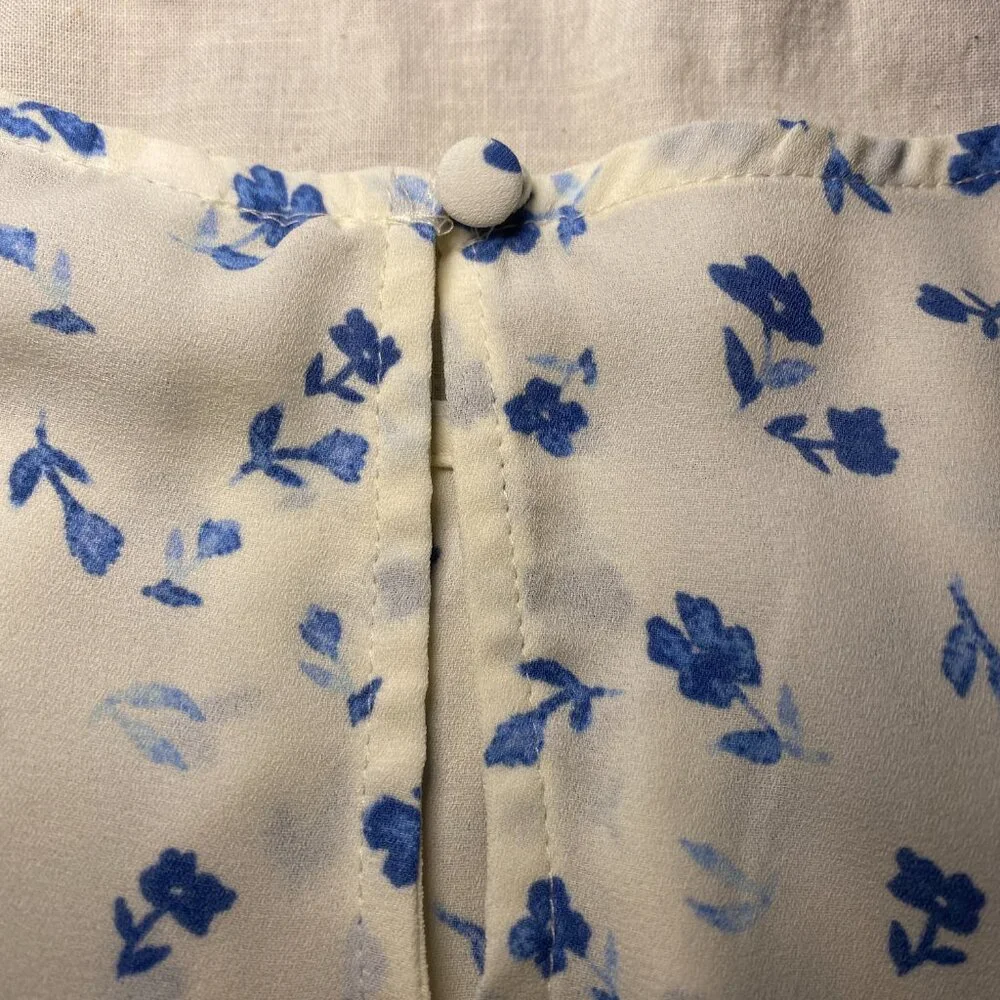 41 Hawthorn Lexie Pleated Blouse Womens XL White Blue Floral Flowy Career EUC - Picture 6 of 9
